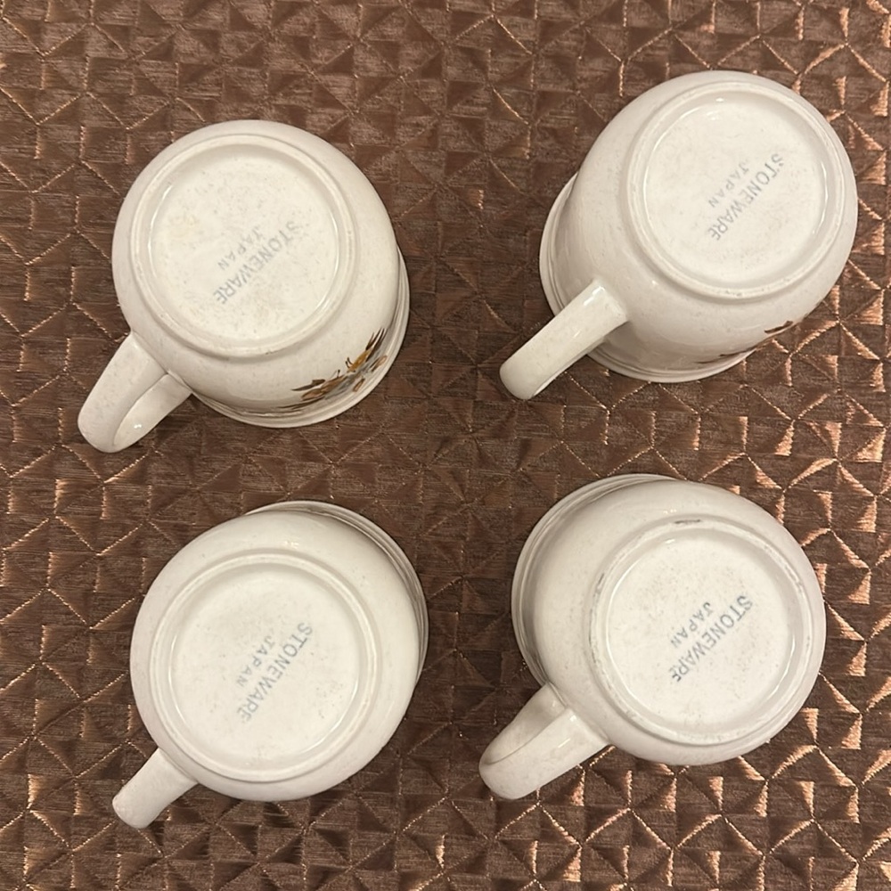 Set of Four Vintage Mugs - Picture 6 of 13